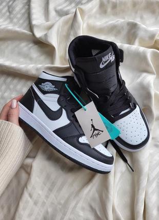 Женские кроссовки nike air jordan 1 black white