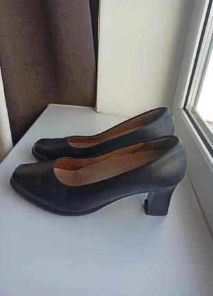 Шкіряні чорні туфлі на підборі, класичні туфлі, кожаные туфли на удобном каблуке2 фото