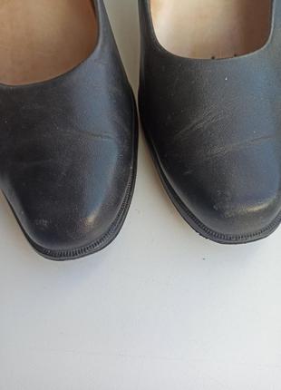 Шкіряні чорні туфлі на підборі, класичні туфлі, кожаные туфли на удобном каблуке5 фото