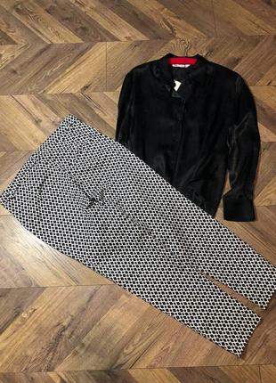 Зауженные стрейчевые брюки-сигареты h&amp;m с геометрическим принтом и высокой посадкой и молнией сбоку6 фото