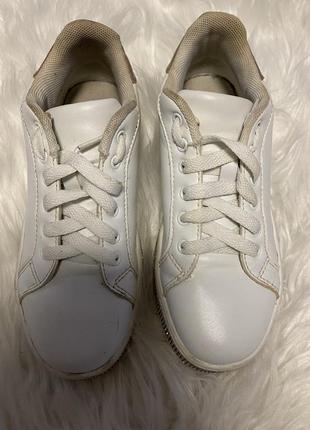 Білі кросівки для дівчинки2 фото