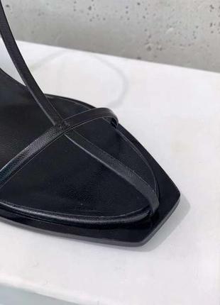 Босоніжки в стилі роу the row