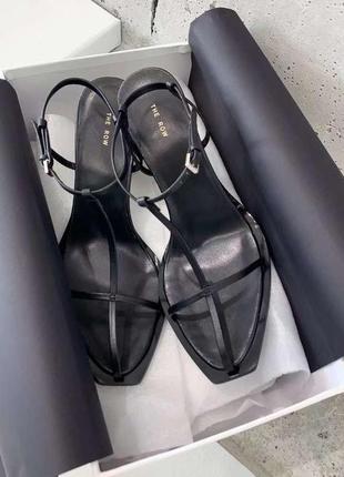 Босоніжки в стилі роу the row