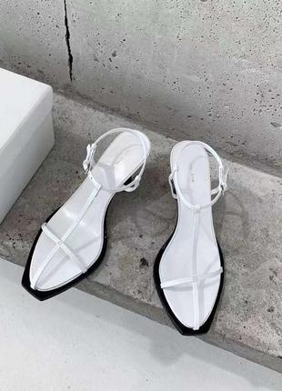 Босоніжки в стилі роу the row