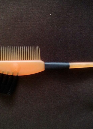 Профессиональная кисточка для окраски волос wellaflex с расческой