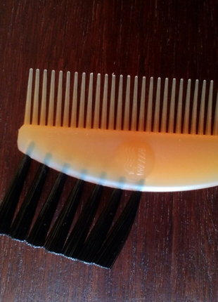 Профессиональная кисточка для окраски волос wellaflex с расческой
