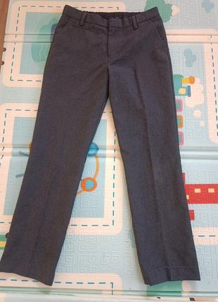 Брюкі дівчина