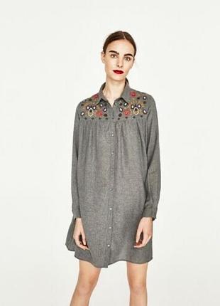 Крутое шерстяное платье с вышивкой zara