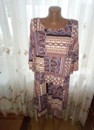 Трикотажная футболка в розово-сиреневых тонах