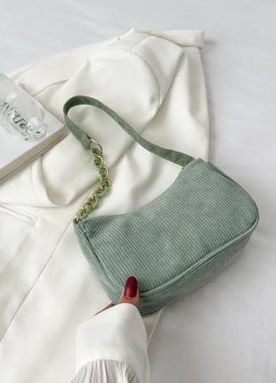 Трендова сумка-багет ветветова сумочка з ланцюжком у стилі 2000х сумка вельвет фісташкова