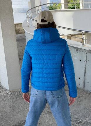 Коротка стьобана куртка синя4 фото