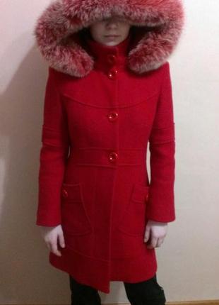 Червоне, тепле пальто від giorgio 44р.2 фото