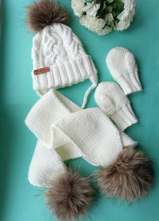 Комплект шапка з хутром шарф помпонами натурального хутра рукавички1 фото