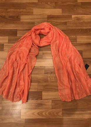 Шарф с серебристой ниткой