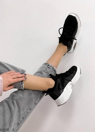 Чорні шкіряні текстильні комбіновані кросівки на білій товстій грубій підошві платформі9 фото