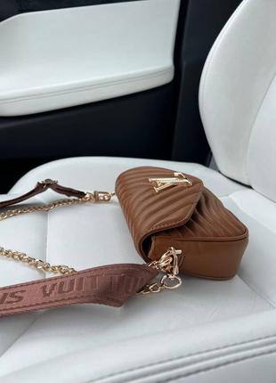 Стильная брендовая сумочка с ключницей. цвет camel. длинный ремешок.10 фото