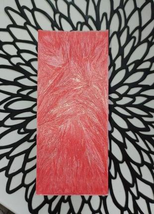 Свічка "призма" з візерунком.
червона свічка.розмір :70*70*150