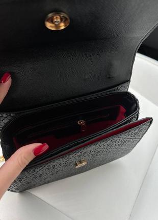 Стильная брендовая сумочка гес с брелком. длвга ручка. цвет черный5 фото