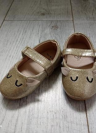 Новые балетки с застежками на липучках sinsay