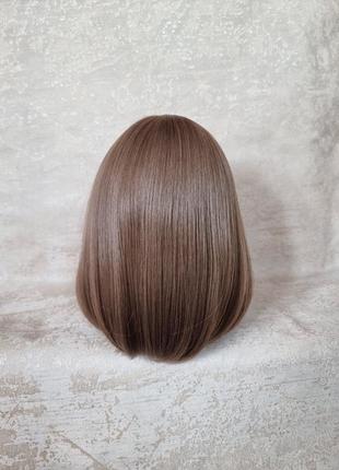 Термо перука каре під натуральну русявий колір коротке русяве волосся з чубчиком чолкою2 фото