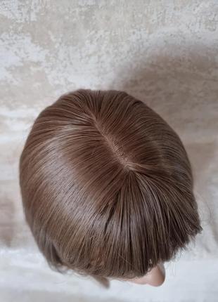 Термо перука каре під натуральну русявий колір коротке русяве волосся з чубчиком чолкою8 фото