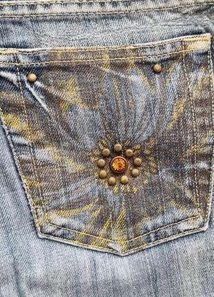 Продам женские джинсы с цветком и камнем р.44-463 фото
