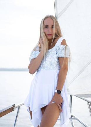 Коктейльное платье белое с серебром1 фото