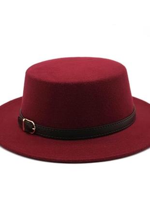 Стильная фетровая шляпа канотье с ремешком бордовый.