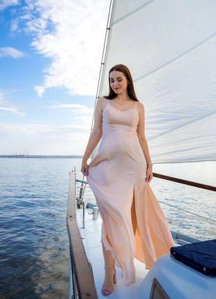Бежевое платье