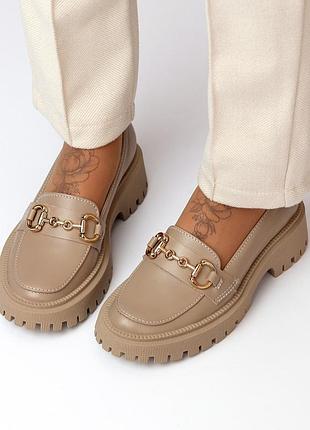 Натуральні шкіряні бежеві туфлі - лофери