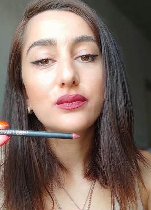 Акція олівець для губ lip liner №16 "бордо"  perfect contour lambre в кедровому дереві4 фото