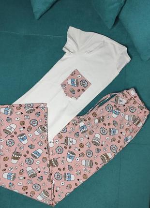 Молодежная трикотажная пижама для дома и сна с белой футболкой и брюками "coffee love"