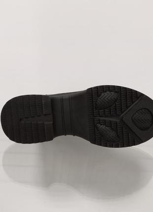 Женские черные кожаные кроссовки на стильной подошве8 фото