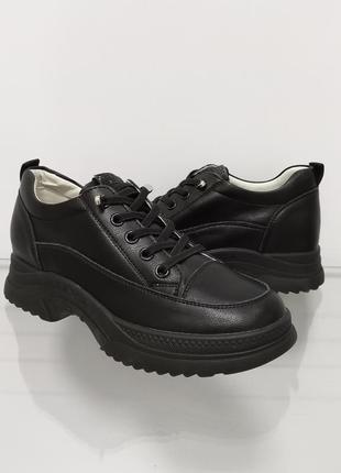 Женские черные кожаные кроссовки на стильной подошве3 фото