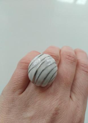 Кольцо массивное с белой эмалью2 фото