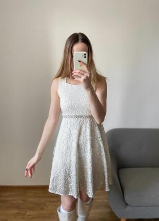 Молочна сукня із мережива3 фото