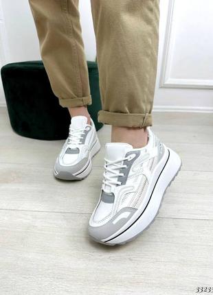Кроссовки белые