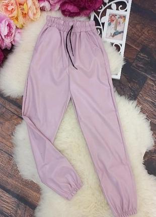 Джоггеры кожа весна