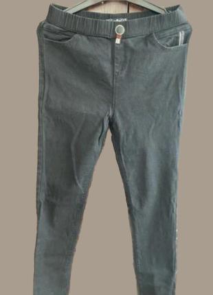 Чорні джинси на резинці