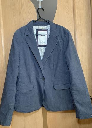 Жіночий піджак вад дорогого бренду