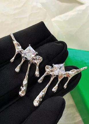 Оригінальні трендові сережки краплі