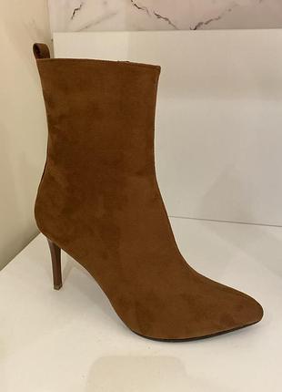 Класичні жіночі чоботи