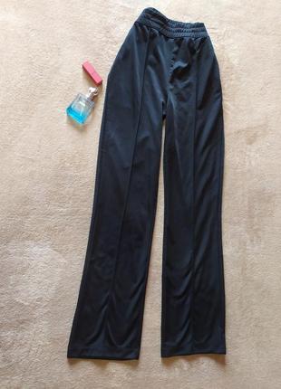 Стильные трендовые широкие брюки на флисе высокая талия на широкой резинке с карманами2 фото