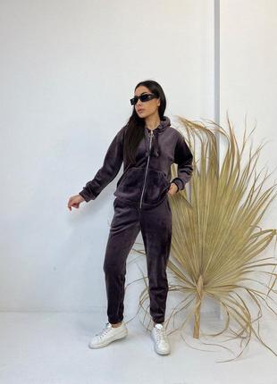 Спортивный костюм с двустороннего велюру