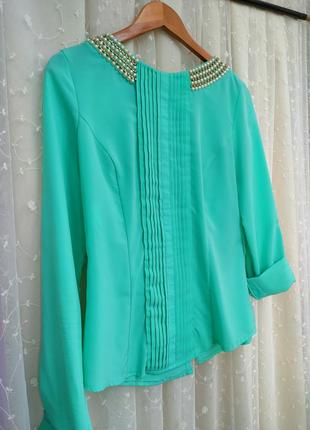 Неймовірної краси блузка