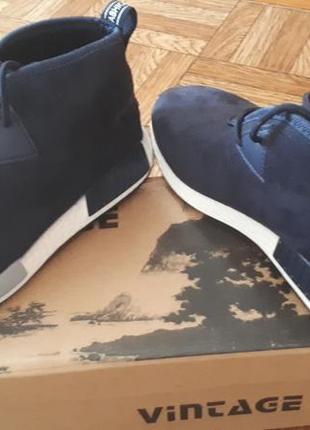 Кроссовки легкие.