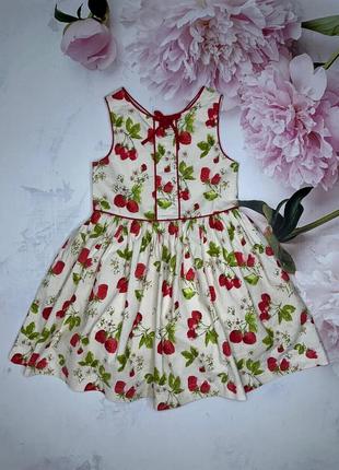 Платье с клубникой