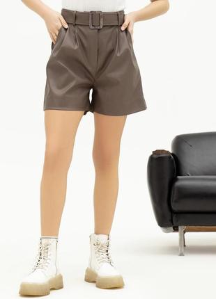 Шкіряні шорти з поясом