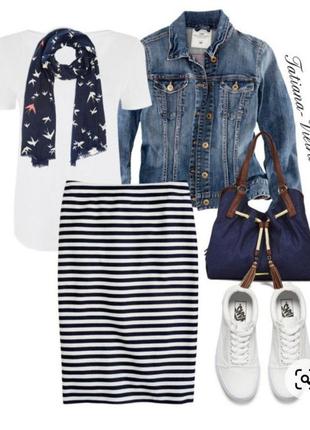 Трикотажная прямая юбка в полоску.