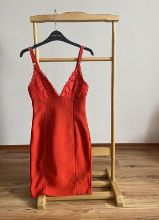 Бандажное красное платье s